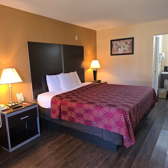 More Photos Of 1507 N Tibbs Rd, Dalton Hotel For Sale