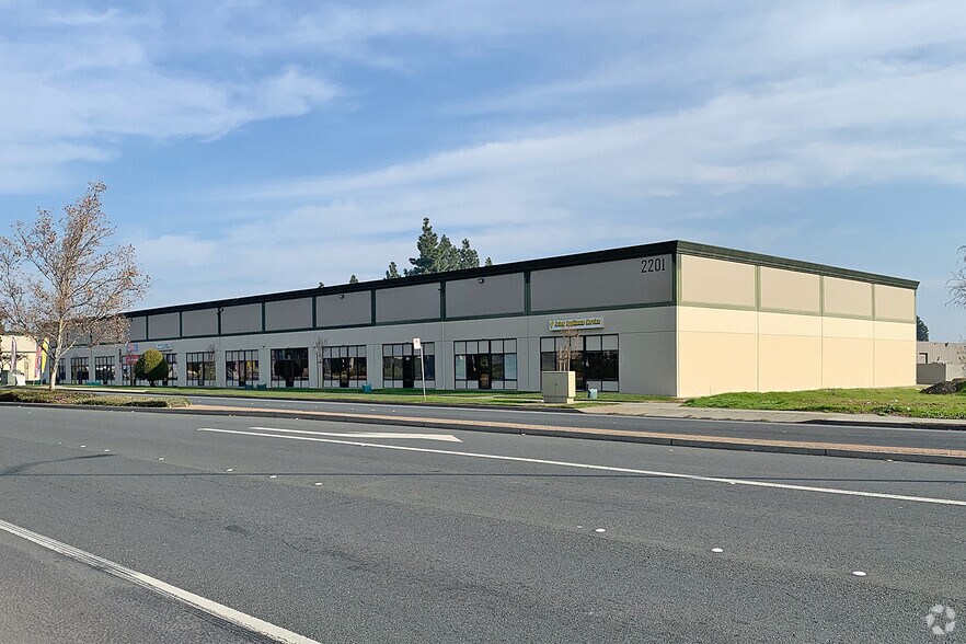 Primary Photo Of 2201 Harbor St, Pittsburg Warehouse For Lease
