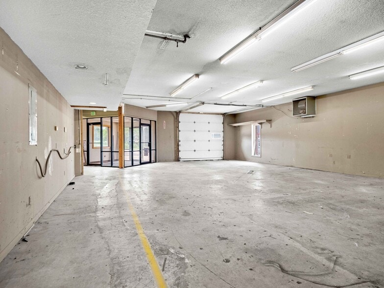 More Photos Of 5405 Illinois Rd, Fort Wayne Showroom For Sale