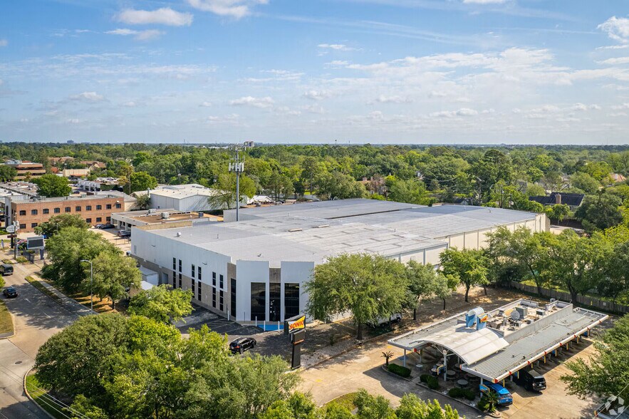 More Photos Of 1124 Blalock Rd, Houston Warehouse For Lease