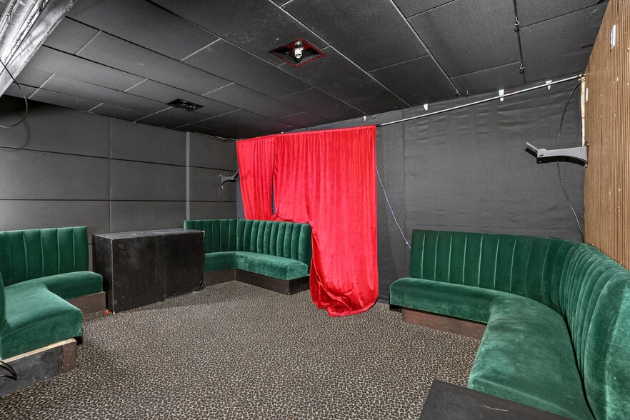 More Photos Of 6 Saint Marks Pl, New York Storefront For Sale