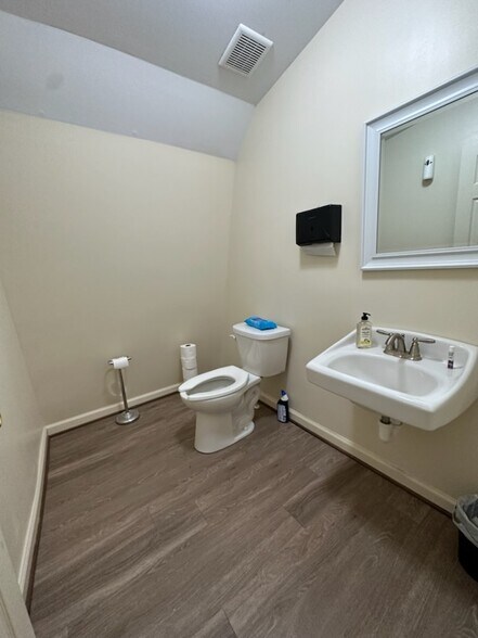 More Photos Of 7252 Benedict Ave, Benedict Storefront Retail Office For Lease