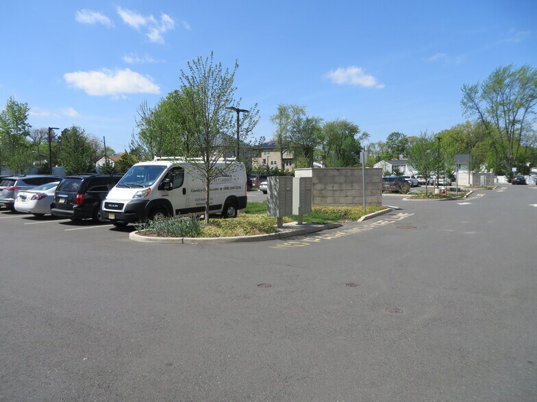 More Photos Of 745 Hamilton St, Somerset Apartments For Lease