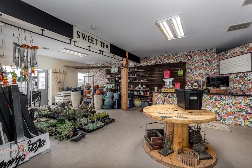 More Photos Of 611 E Dayton Rd, Ottawa Warehouse For Sale