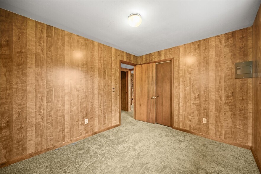 More Photos Of 1335 S Kio St, Watkins Veterinarian Kennel For Sale