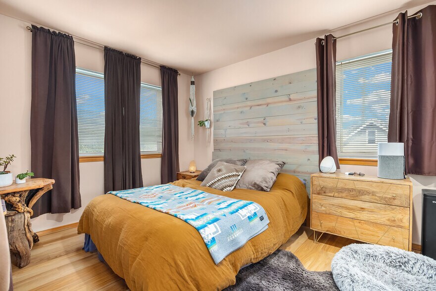 More Photos Of 816 N 38th St, Seattle Apartments For Sale