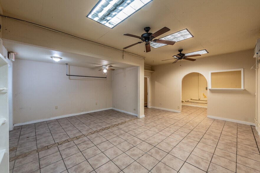 More Photos Of 1006 West Ave, San Antonio Freestanding For Sale