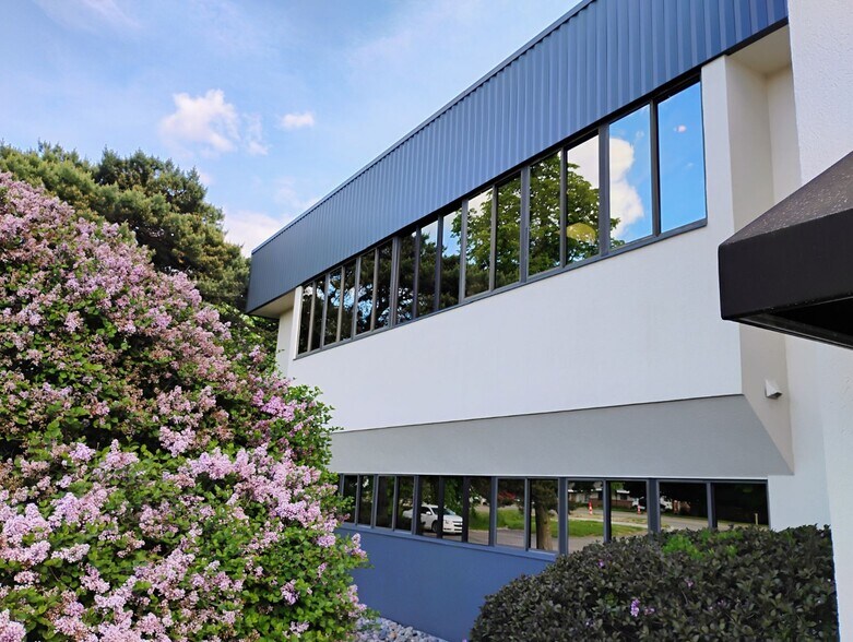 More Photos Of 5123 W St Joe Hwy, Lansing Medical For Lease