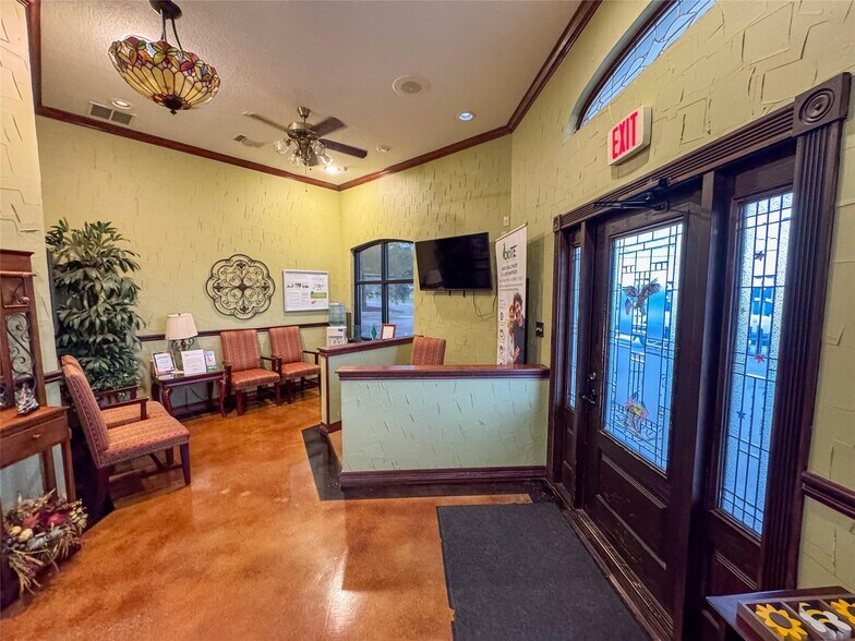 More Photos Of 1700 Gallagher Dr, Sherman Medical For Sale