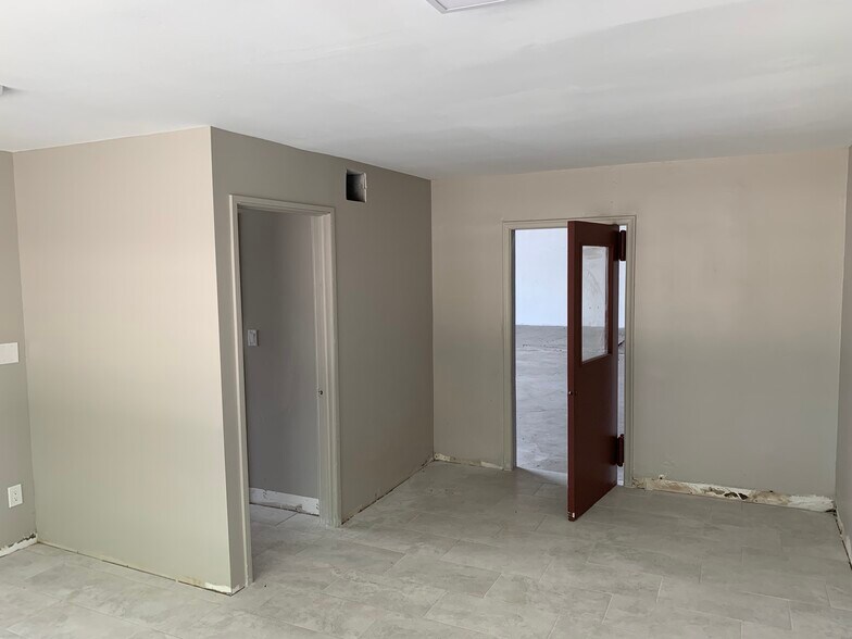 More Photos Of 1500 E Commercial Blvd, Fort Lauderdale Freestanding For Lease