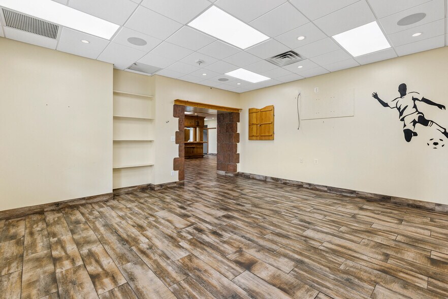 More Photos Of 102 N Rogers St, Aberdeen Restaurant For Sale