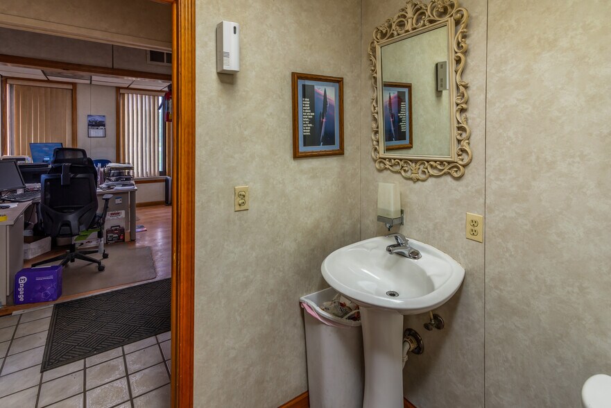 More Photos Of 500 E Huron Blvd, Marysville Auto Repair For Sale