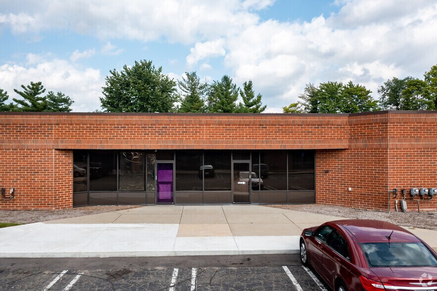 More Photos Of 21455 Melrose Ave, Southfield Unknown For Lease