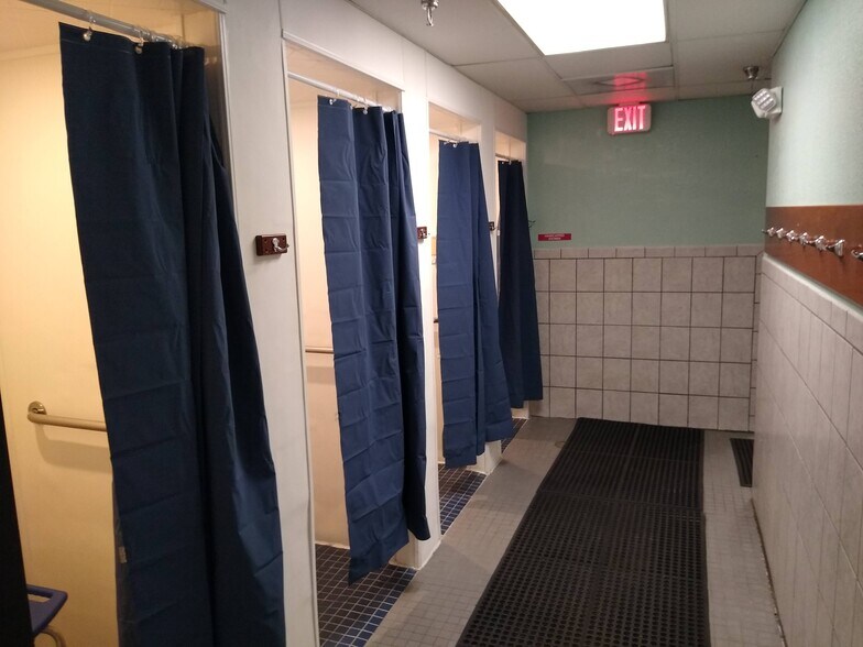 More Photos Of 1710-1738 E Little Creek Rd, Norfolk Storefront For Lease