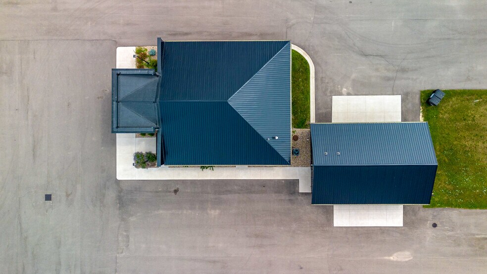 More Photos Of 1010 251 Hwy, Rochelle Office For Sale