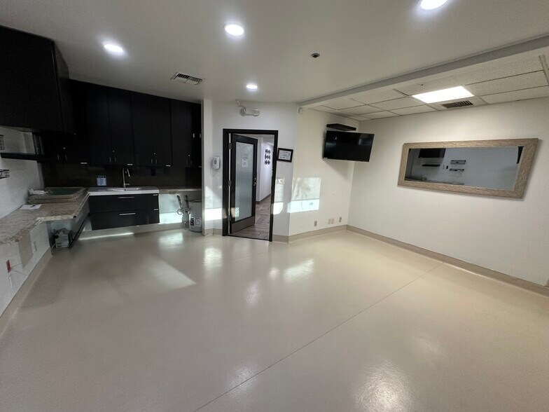 More Photos Of 6001 Truxtun Ave, Bakersfield Medical For Sale