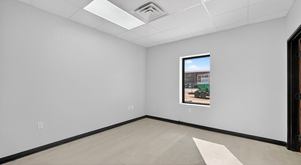 More Photos Of 16511 W Basin St, Odessa Industrial For Lease