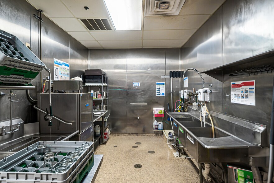 More Photos Of 40W188 Campton Crossings Dr, St Charles Restaurant For Sale