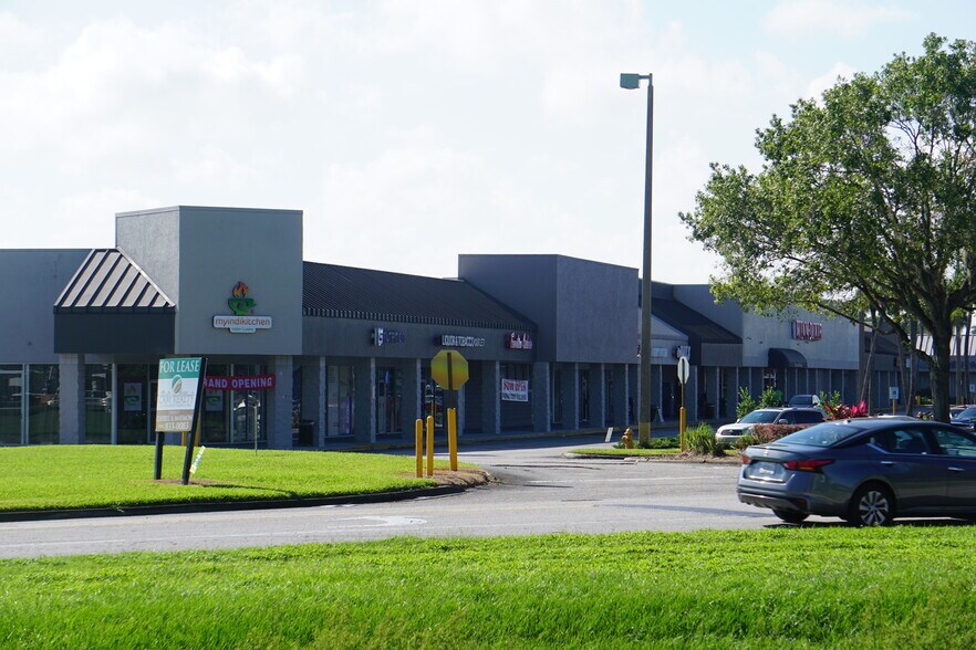 More Photos Of 2810-2946 Lakeland Highlands Rd, Lakeland General Retail For Sale