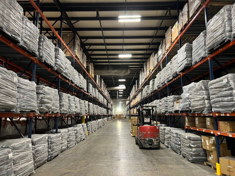 More Photos Of 1136 Dunlop Ln, Clarksville Warehouse For Lease