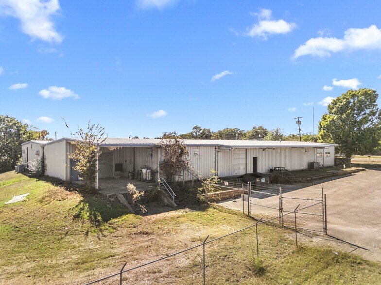 More Photos Of 3401 NNE Loop 323, Tyler Light Distribution For Sale