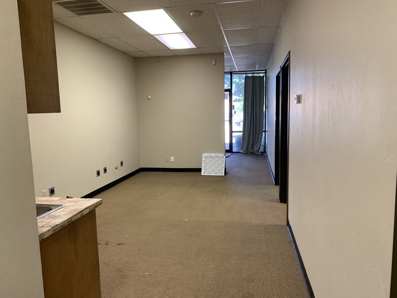 More Photos Of 7700 N Hudson Ave, Oklahoma City Light Manufacturing For Lease