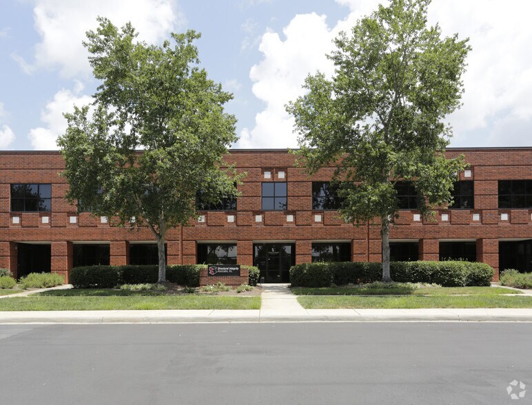 More Photos Of 11515 Vanstory Dr, Huntersville Light Distribution For Lease