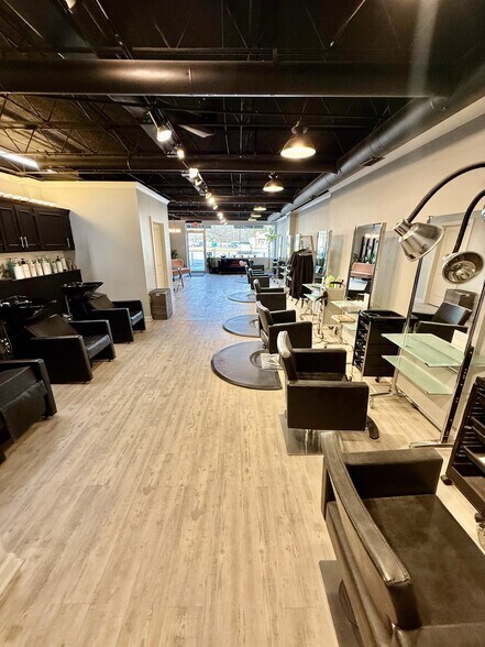 More Photos Of 8303 Washington St, Chagrin Falls Storefront For Lease