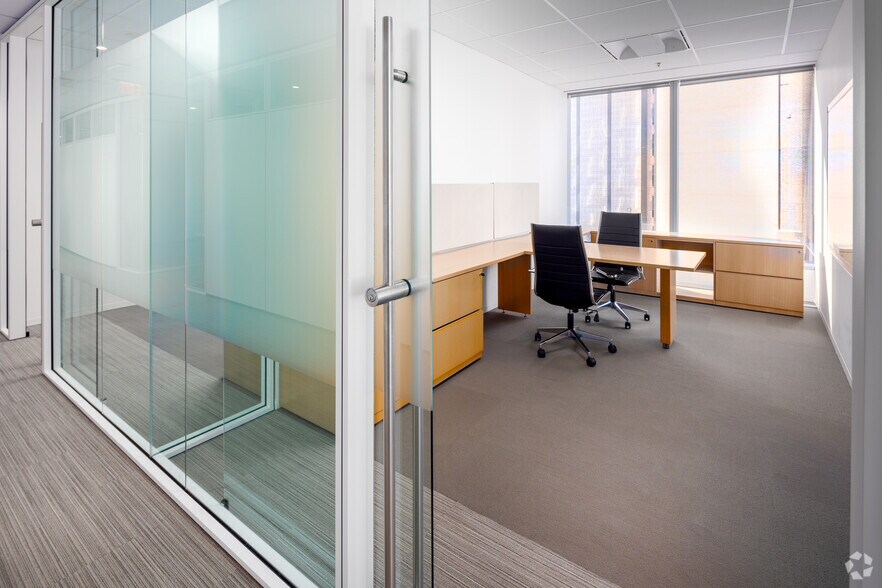 More Photos Of 333 Bay St, Toronto Office For Sale