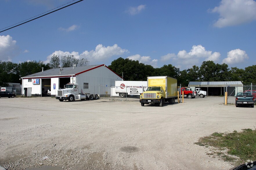 More Photos Of 1217 Channahon Rd, Rockdale Warehouse For Lease