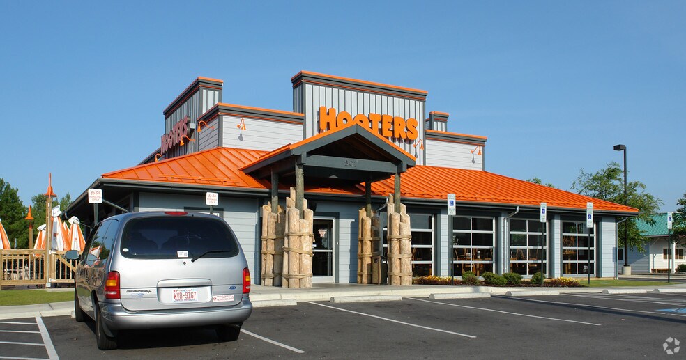 Primary Photo Of 501 N McPherson Church Rd, Fayetteville Restaurant For Lease
