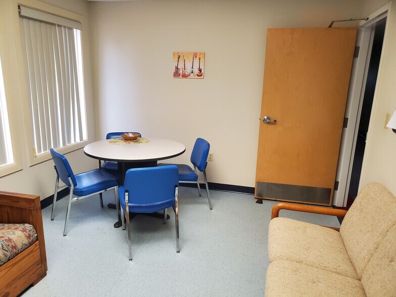 More Photos Of 7857 Enon Dr, Hollins Medical For Sale