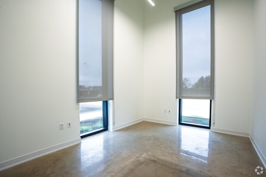 More Photos Of 2200-2300 SE Loop 820 Hwy, Fort Worth Unknown For Lease