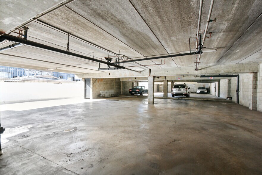 More Photos Of 14110 Yukon Ave, Hawthorne Apartments For Sale