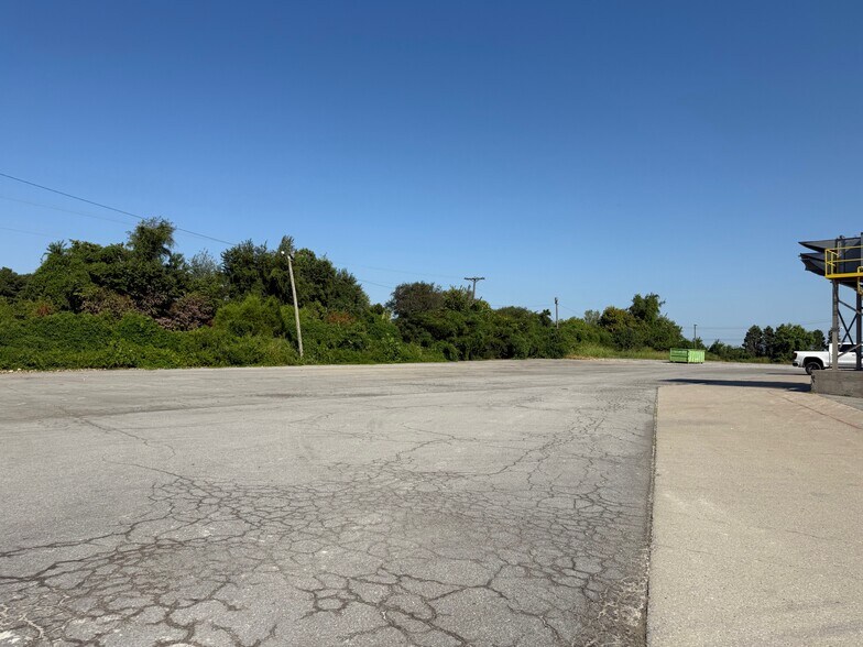 More Photos Of 801 Bill Jones Industrial Blvd, Springfield Manufacturing For Lease