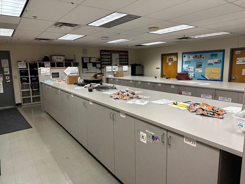 More Photos Of 2350-2400 Northridge Dr, Kaukauna Manufacturing For Sale