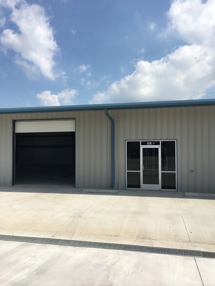 More Photos Of 301 Thomas Pl, Everman Warehouse For Lease