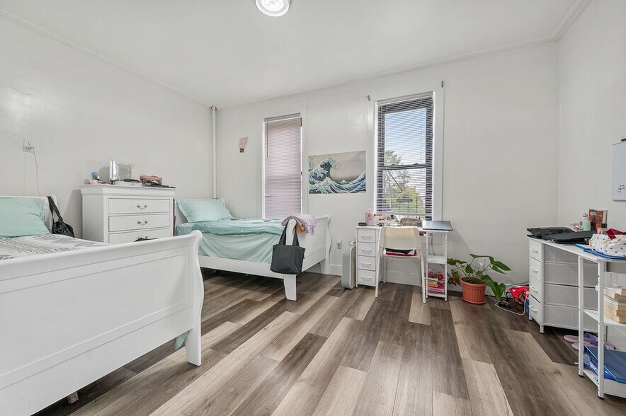 More Photos Of 2337 Bath Ave, Brooklyn Flex For Sale