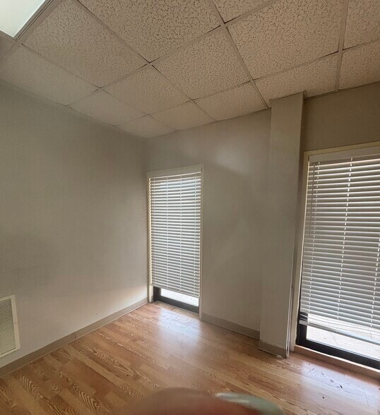 More Photos Of 1118 Interstate Highway 30, Greenville Storefront Retail Office For Lease