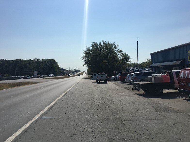 More Photos Of 1268 S Lowry St, Smyrna Auto Repair For Sale