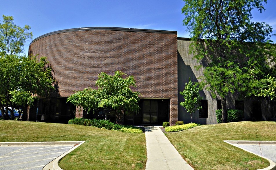 More Photos Of 431 Lakeview Ct, Mount Prospect Light Distribution For Lease