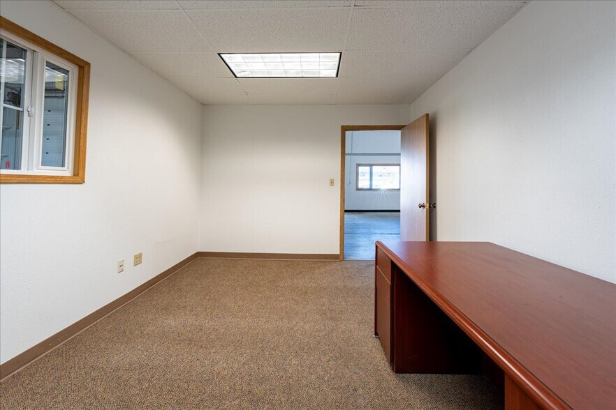 More Photos Of 2151 Van Horn Rd, Fairbanks Warehouse For Lease