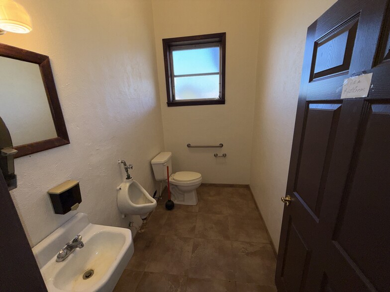 More Photos Of 702 E Church St, Atmore Specialty For Sale