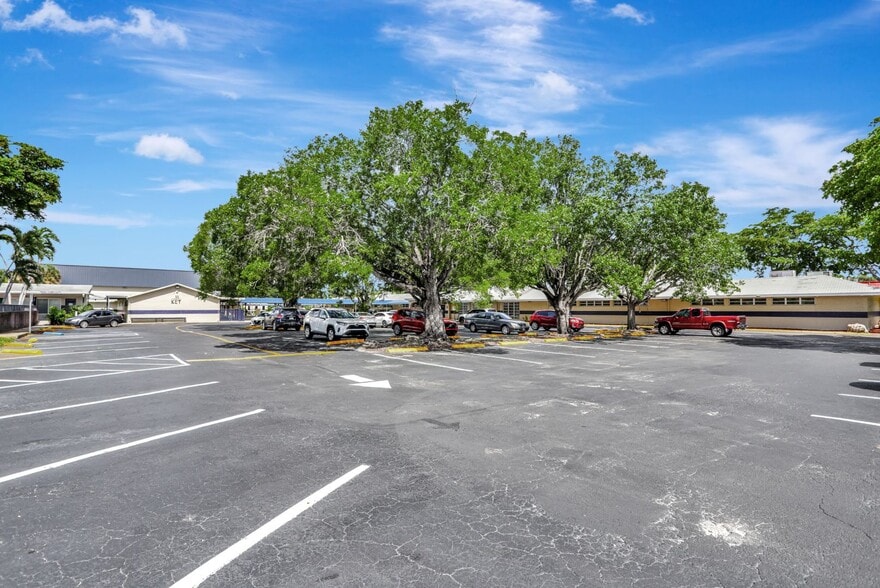 More Photos Of 959 SE 6th Ave, Deerfield Beach Schools For Sale