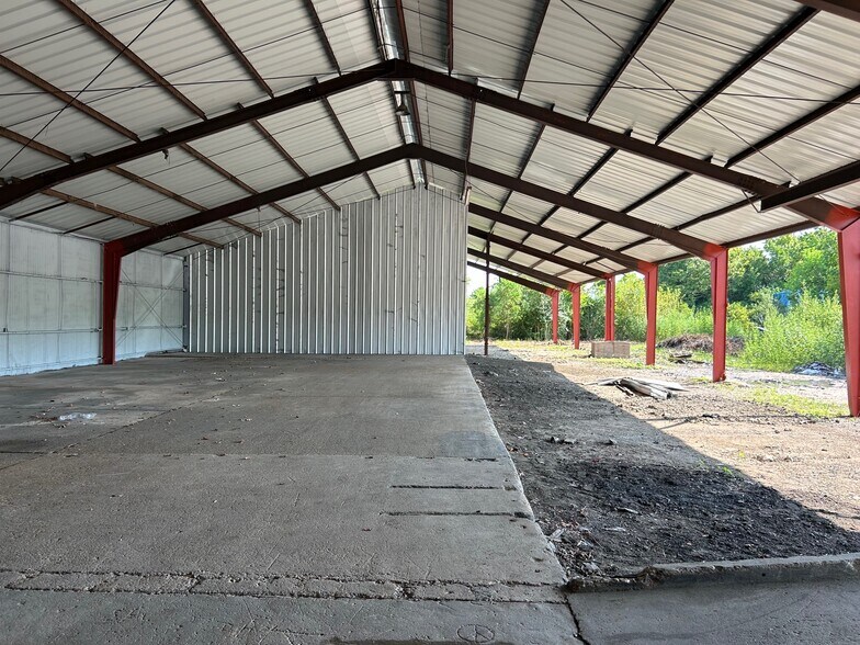 More Photos Of 15023 Main St, Houston Warehouse For Lease