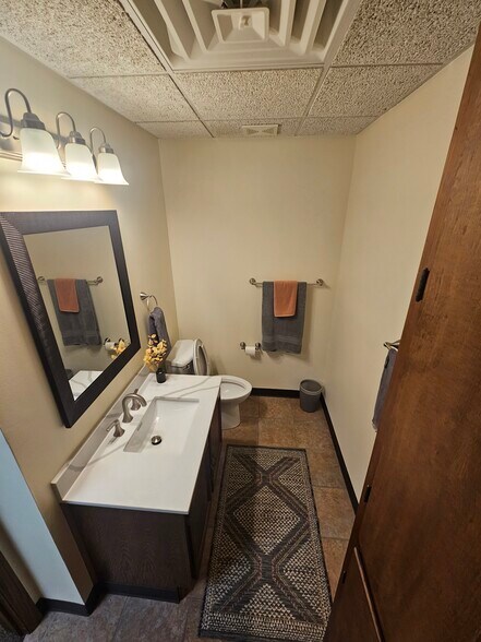 More Photos Of 700-706 Jackson St, Sioux City Office For Sale