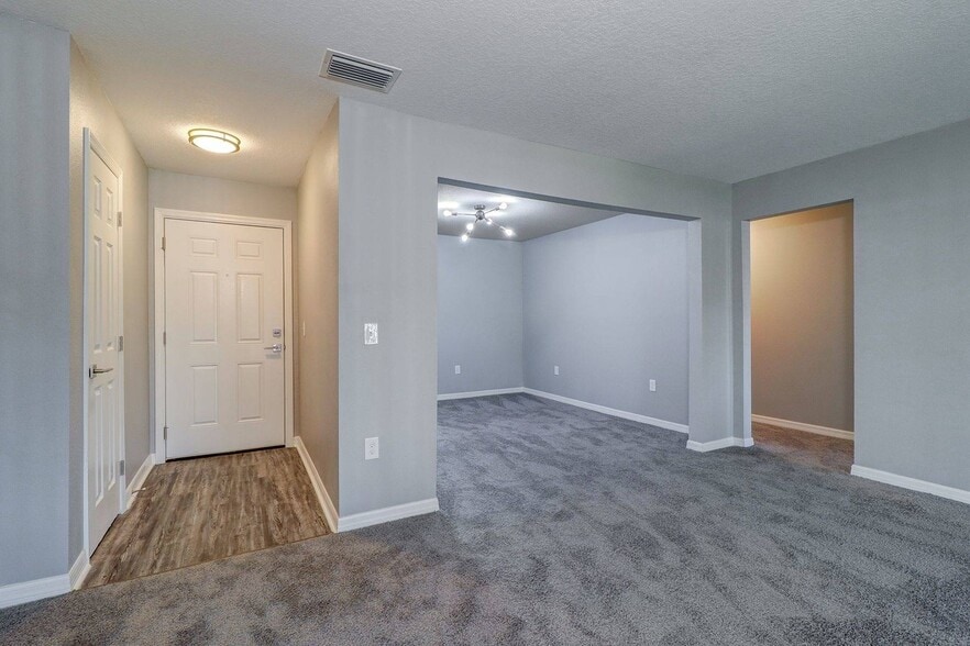 More Photos Of 7011 San Ramon Pl, Tampa Apartments For Sale