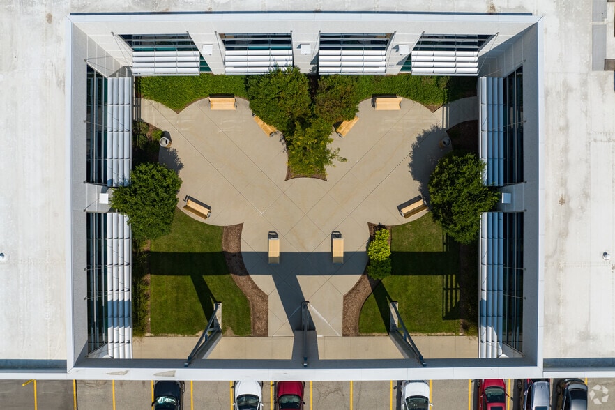 More Photos Of 600 Weber St N, Waterloo Office For Lease