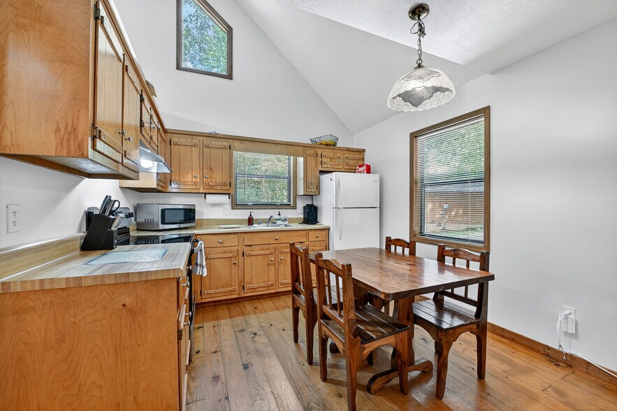 More Photos Of 77 Alpine Way, Blairsville Hotel For Sale