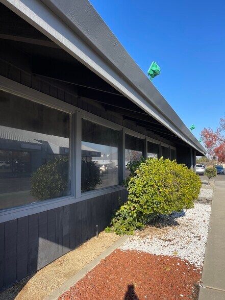 More Photos Of 125 Shaw Ave, Clovis Freestanding For Sale
